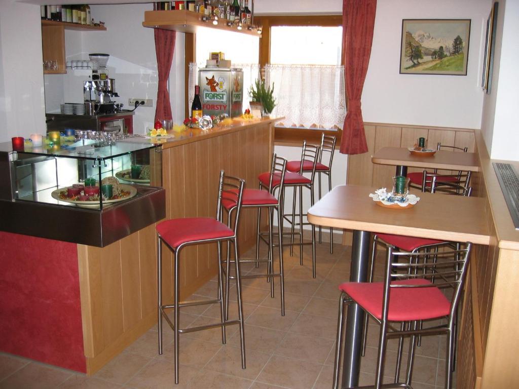 Hotel Viktoria Кастелрото Екстериор снимка