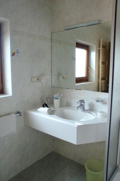 Hotel Viktoria Кастелрото Стая снимка