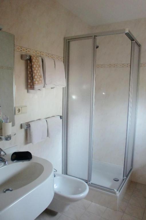 Hotel Viktoria Кастелрото Стая снимка