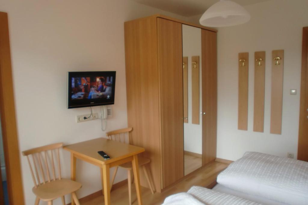Hotel Viktoria Кастелрото Стая снимка