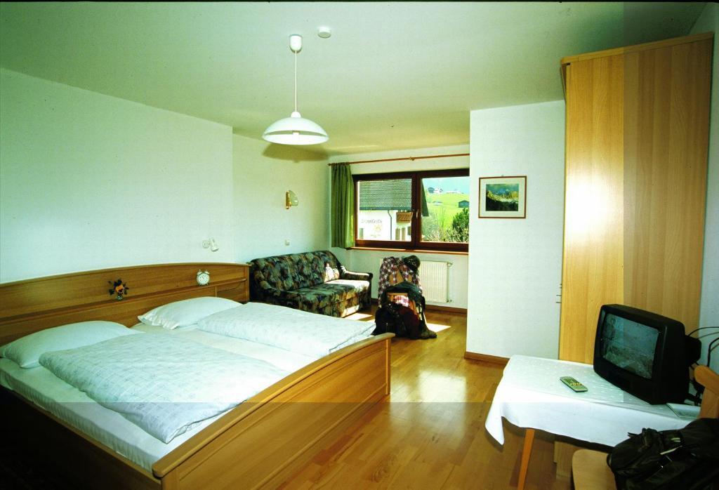 Hotel Viktoria Кастелрото Стая снимка