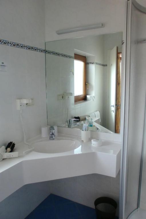 Hotel Viktoria Кастелрото Стая снимка