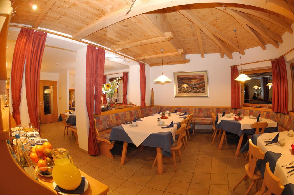 Hotel Viktoria Кастелрото Екстериор снимка